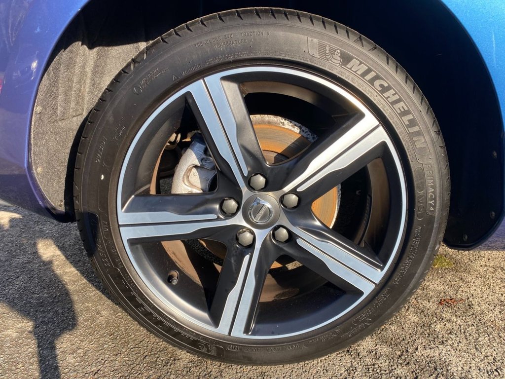 USED 2019 19 VOLVO V40 1.5 T3 R-Design Edition Hatchback 5dr Petrol Auto Euro 6 (s/s) (152 ps) AUTOMATIC PETROL