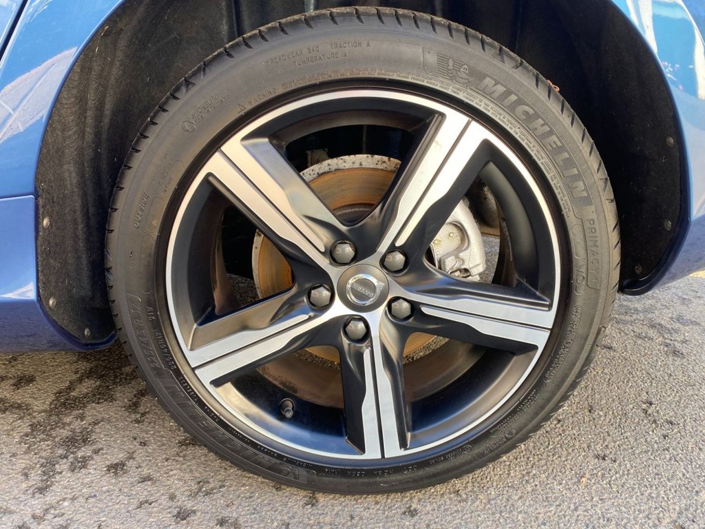 USED 2019 19 VOLVO V40 1.5 T3 R-Design Edition Hatchback 5dr Petrol Auto Euro 6 (s/s) (152 ps) AUTOMATIC PETROL