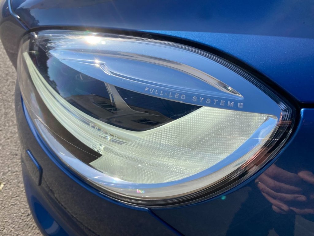 USED 2019 19 VOLVO V40 1.5 T3 R-Design Edition Hatchback 5dr Petrol Auto Euro 6 (s/s) (152 ps) AUTOMATIC PETROL