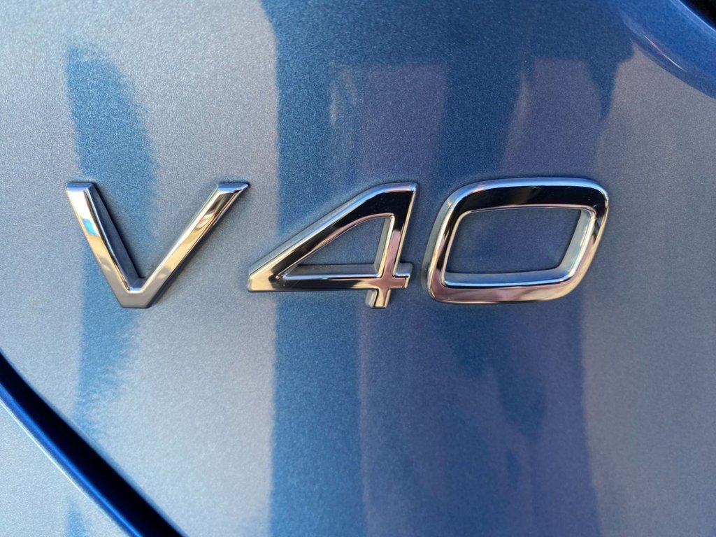 USED 2019 19 VOLVO V40 1.5 T3 R-Design Edition Hatchback 5dr Petrol Auto Euro 6 (s/s) (152 ps) AUTOMATIC PETROL