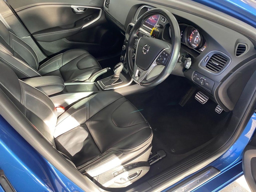 USED 2019 19 VOLVO V40 1.5 T3 R-Design Edition Hatchback 5dr Petrol Auto Euro 6 (s/s) (152 ps) AUTOMATIC PETROL