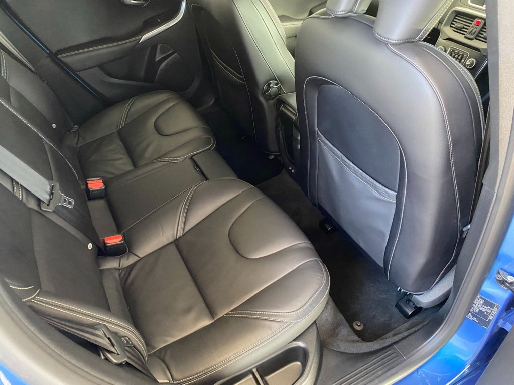USED 2019 19 VOLVO V40 1.5 T3 R-Design Edition Hatchback 5dr Petrol Auto Euro 6 (s/s) (152 ps) AUTOMATIC PETROL