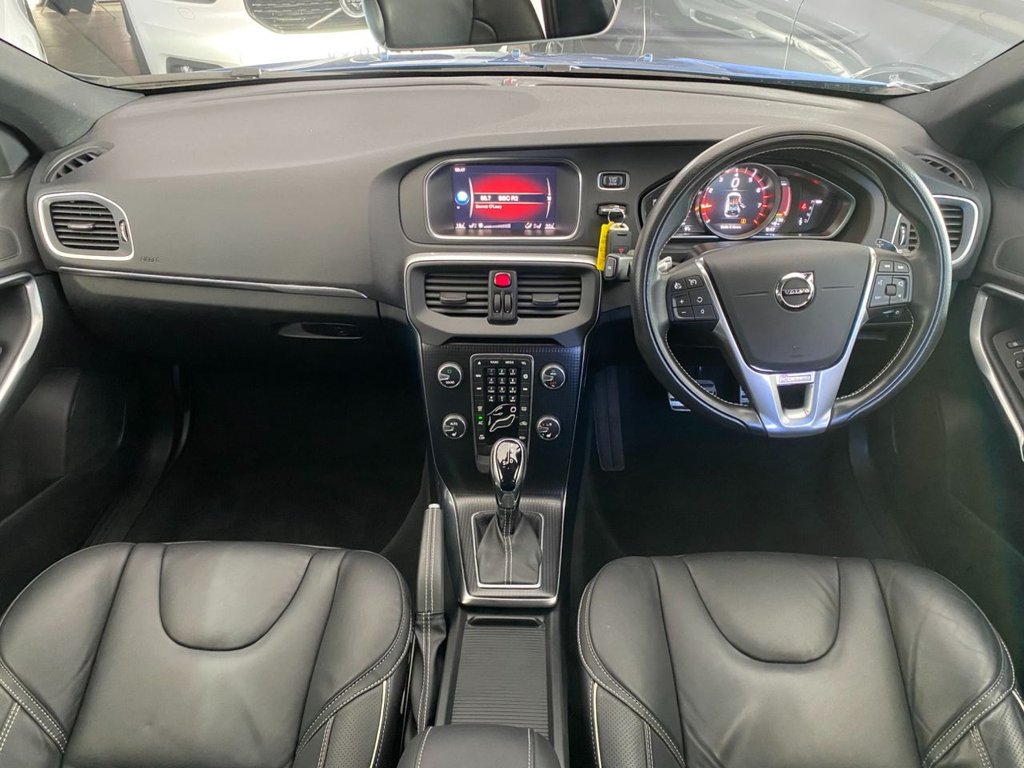 USED 2019 19 VOLVO V40 1.5 T3 R-Design Edition Hatchback 5dr Petrol Auto Euro 6 (s/s) (152 ps) AUTOMATIC PETROL