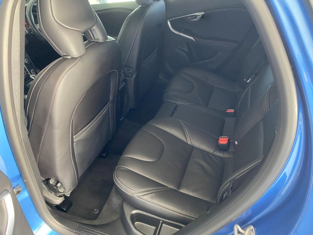 USED 2019 19 VOLVO V40 1.5 T3 R-Design Edition Hatchback 5dr Petrol Auto Euro 6 (s/s) (152 ps) AUTOMATIC PETROL