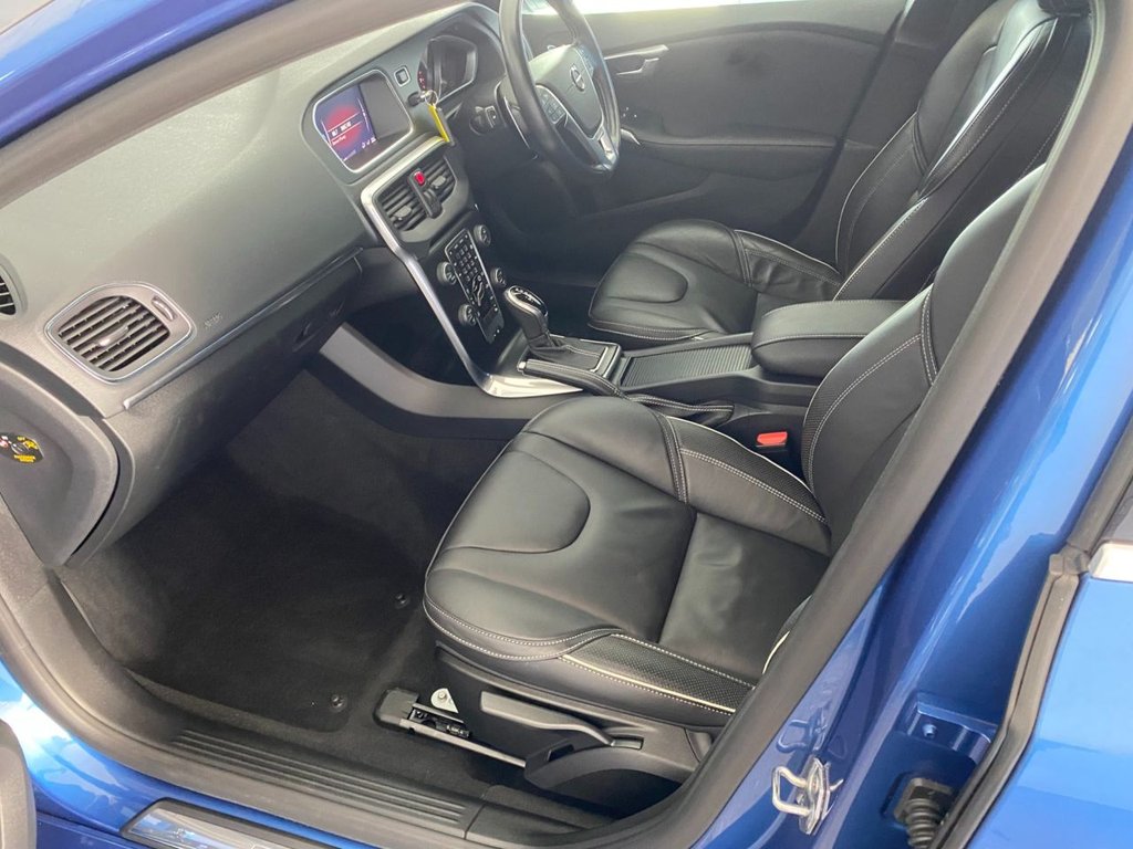 USED 2019 19 VOLVO V40 1.5 T3 R-Design Edition Hatchback 5dr Petrol Auto Euro 6 (s/s) (152 ps) AUTOMATIC PETROL