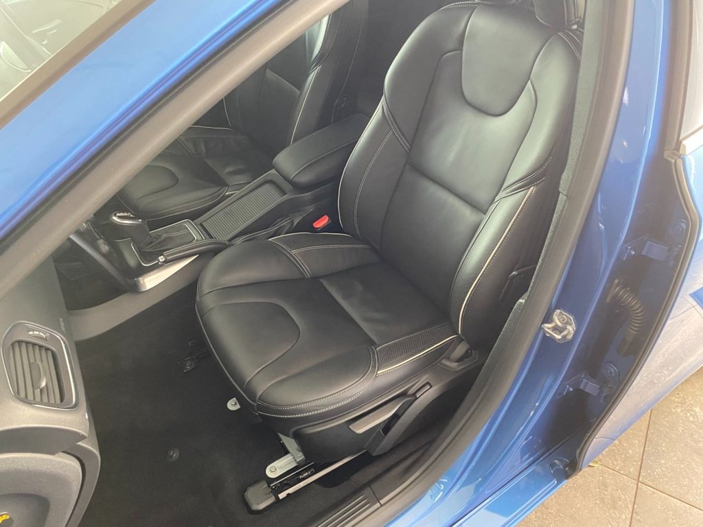 USED 2019 19 VOLVO V40 1.5 T3 R-Design Edition Hatchback 5dr Petrol Auto Euro 6 (s/s) (152 ps) AUTOMATIC PETROL