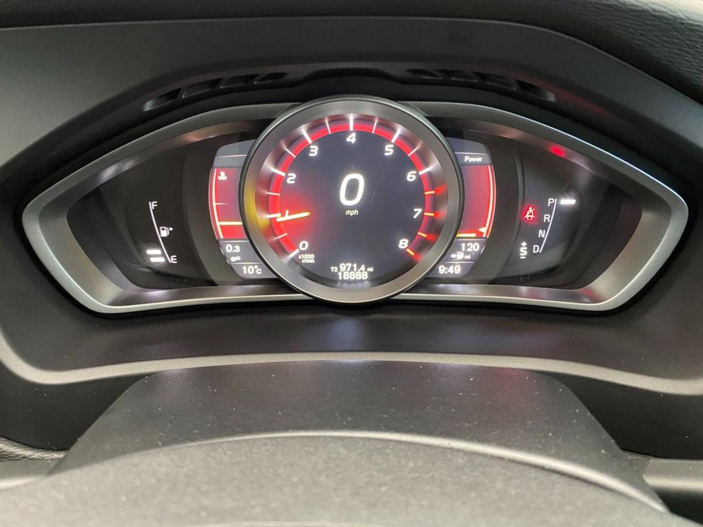USED 2019 19 VOLVO V40 1.5 T3 R-Design Edition Hatchback 5dr Petrol Auto Euro 6 (s/s) (152 ps) AUTOMATIC PETROL