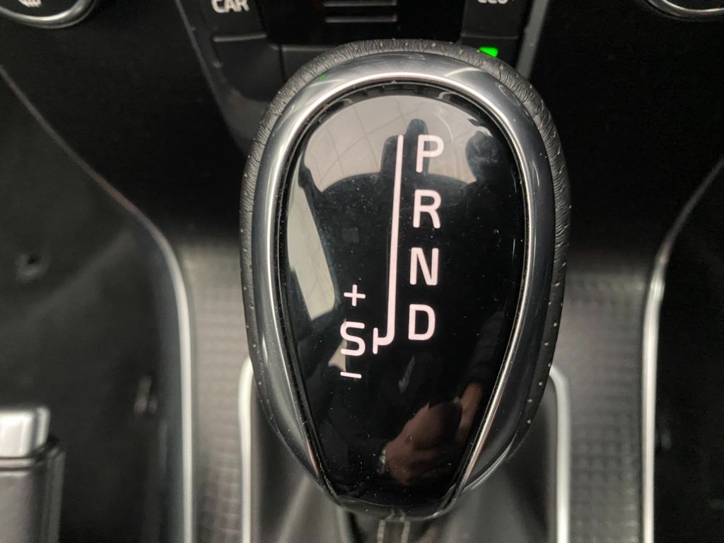 USED 2019 19 VOLVO V40 1.5 T3 R-Design Edition Hatchback 5dr Petrol Auto Euro 6 (s/s) (152 ps) AUTOMATIC PETROL