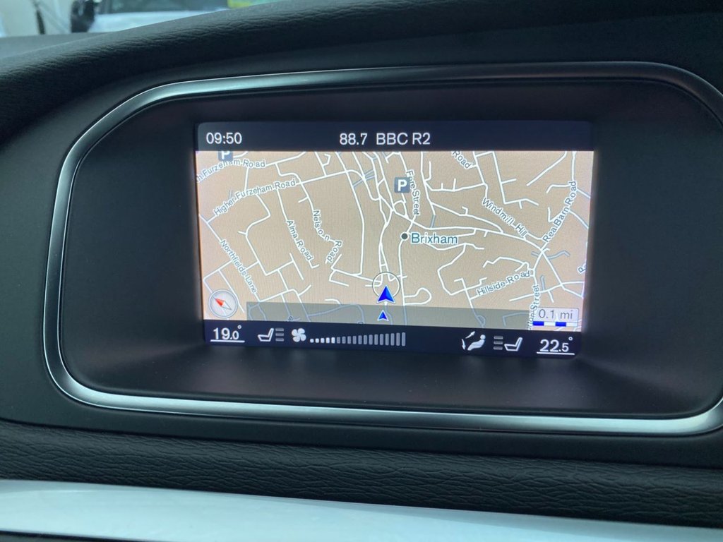 USED 2019 19 VOLVO V40 1.5 T3 R-Design Edition Hatchback 5dr Petrol Auto Euro 6 (s/s) (152 ps) AUTOMATIC PETROL
