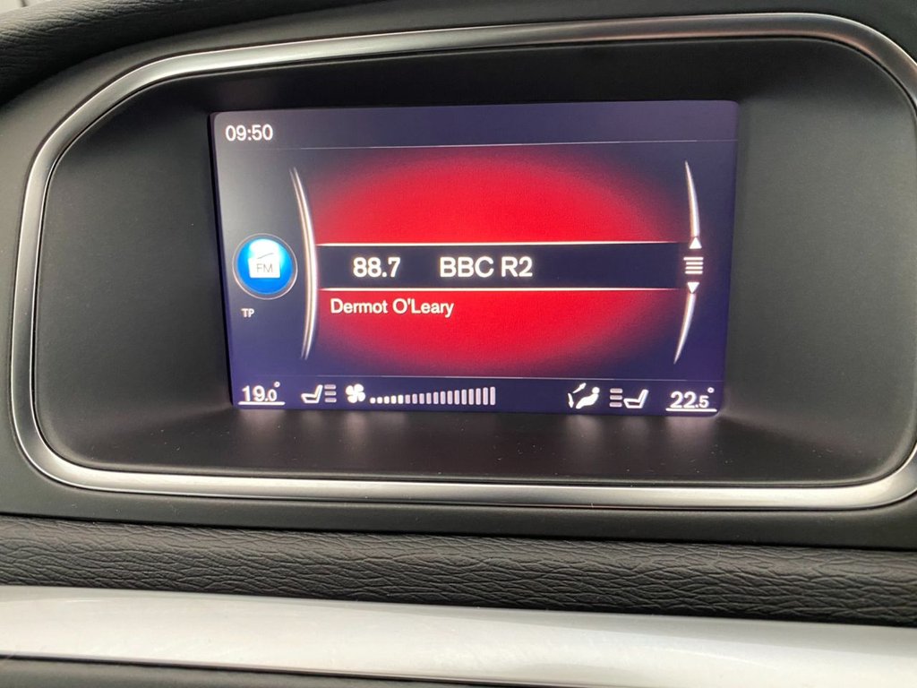 USED 2019 19 VOLVO V40 1.5 T3 R-Design Edition Hatchback 5dr Petrol Auto Euro 6 (s/s) (152 ps) AUTOMATIC PETROL