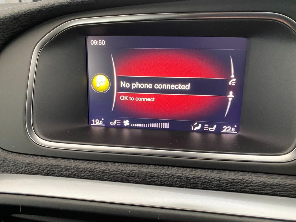USED 2019 19 VOLVO V40 1.5 T3 R-Design Edition Hatchback 5dr Petrol Auto Euro 6 (s/s) (152 ps) AUTOMATIC PETROL