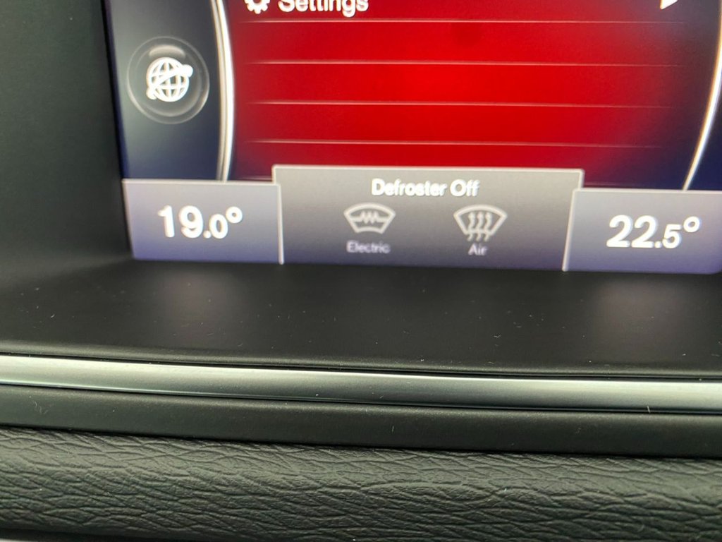 USED 2019 19 VOLVO V40 1.5 T3 R-Design Edition Hatchback 5dr Petrol Auto Euro 6 (s/s) (152 ps) AUTOMATIC PETROL