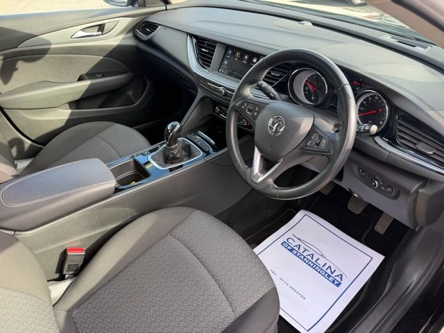 2018 Vauxhall Insignia 1.6L Design 5dr - Photo 9