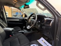 USED 2020 70 TOYOTA HILUX 2.4 D-4D Invincible Pickup Double Cab 4dr Diesel Auto 4WD Euro 6 (s/s) (TSS) (150 ps) 1 owner from new F.S.H
