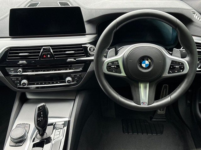 2019 BMW 5 SERIES - Photo 9