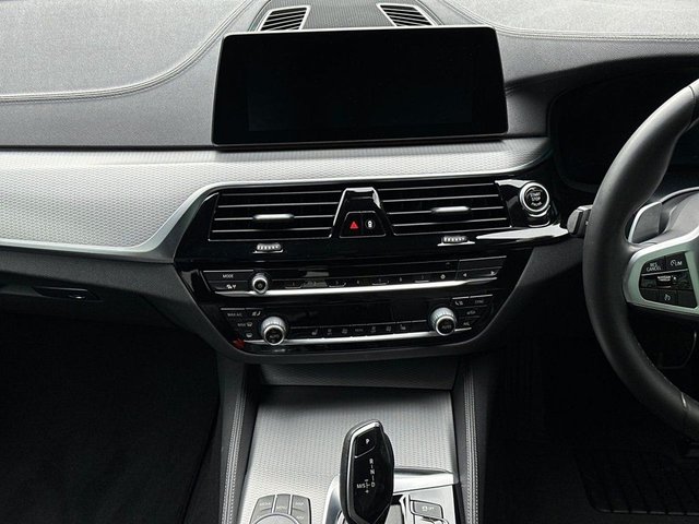 2019 BMW 5 SERIES - Photo 10