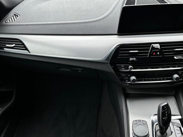 2019 BMW 5 SERIES - Photo 11