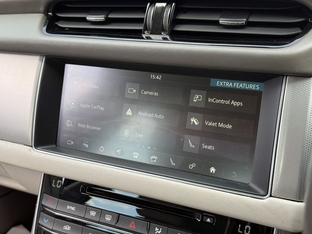 USED 2016 66 JAGUAR XF 2.0d Portfolio Saloon 4dr Diesel Auto Euro 6 (s/s) (180 ps) Memory Seats, Rear Camera