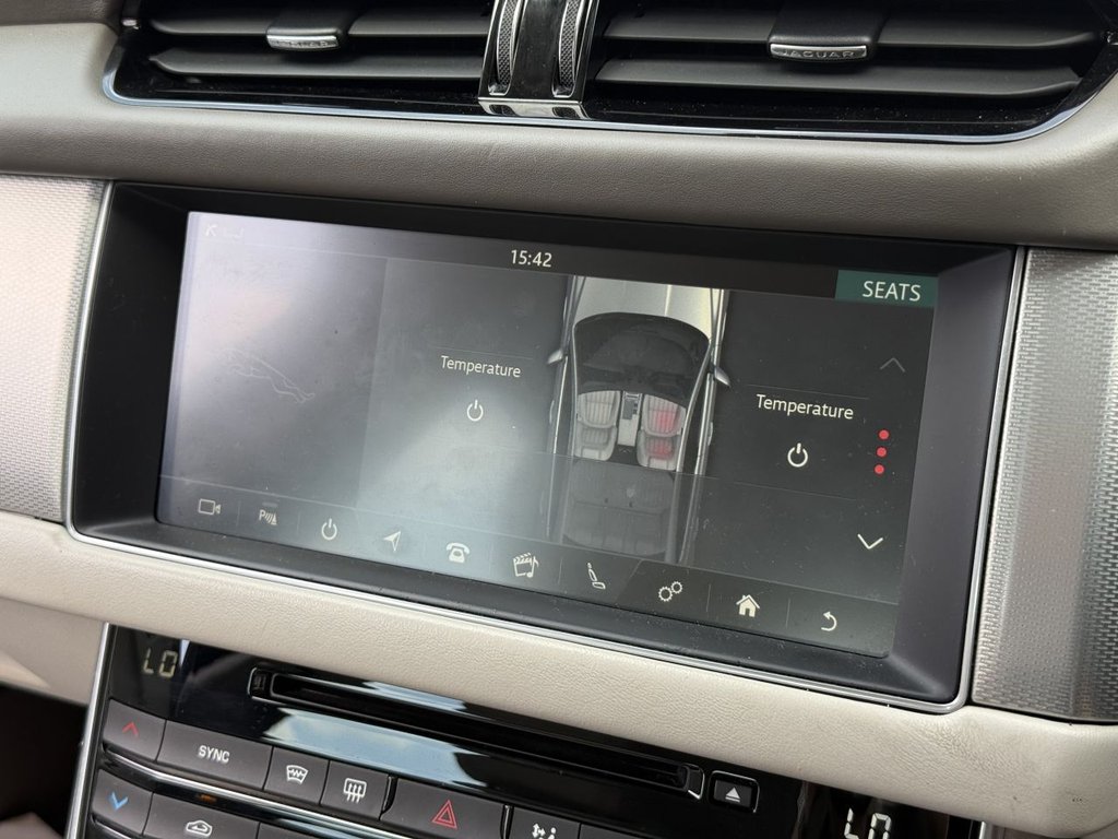 USED 2016 66 JAGUAR XF 2.0d Portfolio Saloon 4dr Diesel Auto Euro 6 (s/s) (180 ps) Memory Seats, Rear Camera