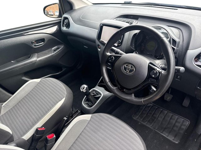 2018 TOYOTA AYGO 1.0 VVT-i x-plore Hatchback 5dr Petrol Manual Euro 6 (71 ps) - Photo 7