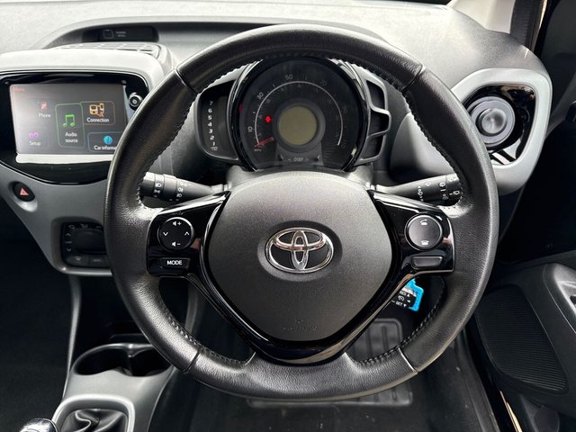 2018 TOYOTA AYGO 1.0 VVT-i x-plore Hatchback 5dr Petrol Manual Euro 6 (71 ps) - Photo 8