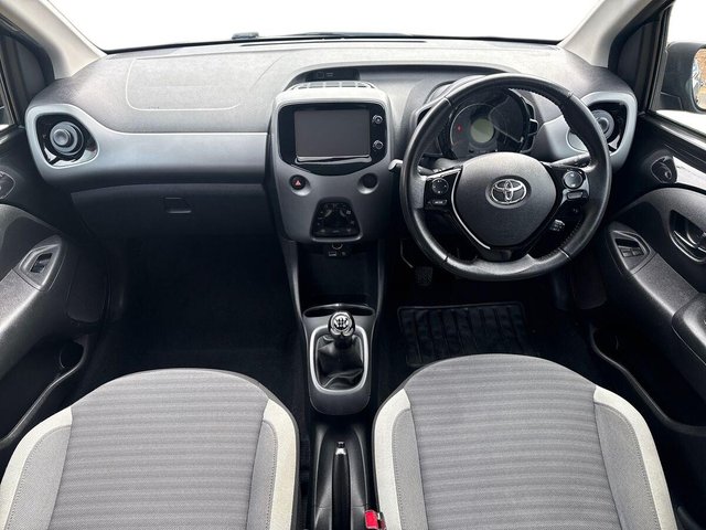 2018 TOYOTA AYGO 1.0 VVT-i x-plore Hatchback 5dr Petrol Manual Euro 6 (71 ps) - Photo 9
