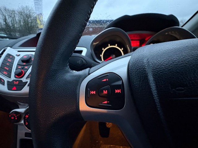 2012 FORD FIESTA 1.25 Zetec Hatchback 5dr Petrol Manual (129 g/km, 81 bhp) - Photo 12
