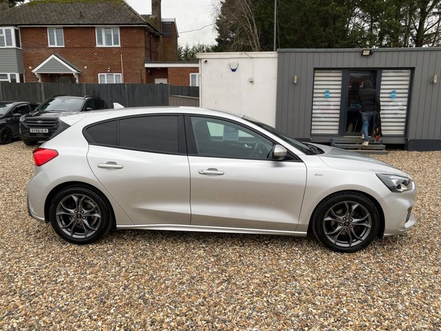 2018 Ford Focus 1.5L St-Line 5dr - Photo 4