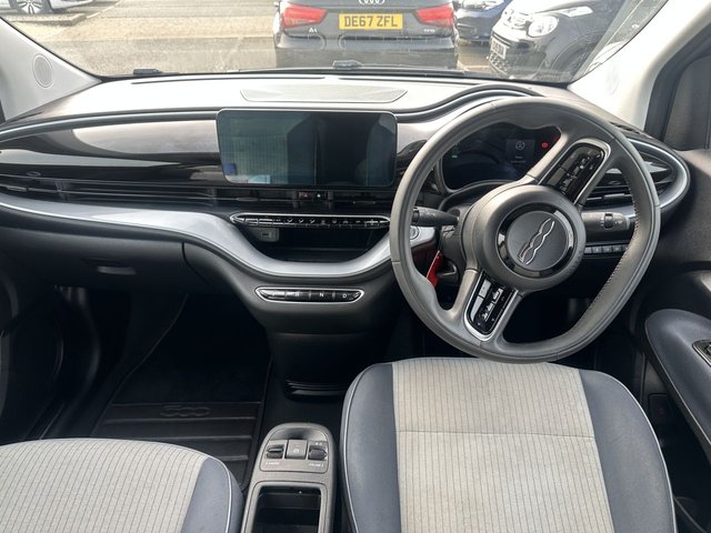 2021 FIAT 500e C - Photo 9