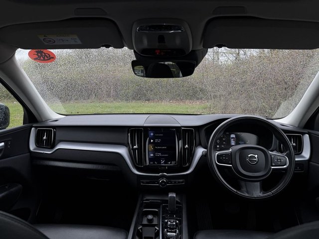 2021 VOLVO XC60 - Photo 9