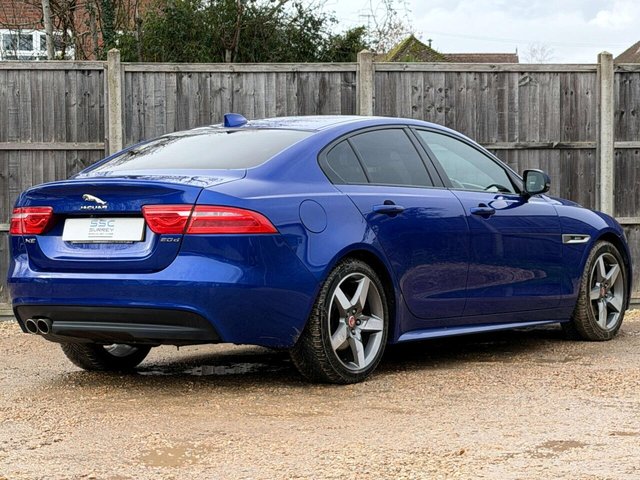 2018 Jaguar Xe - Photo 3