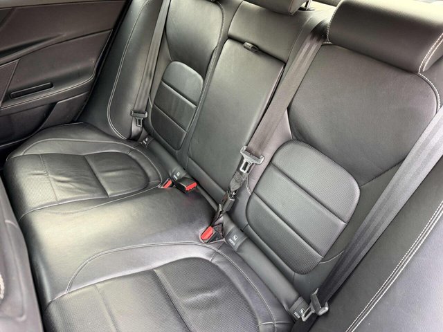 2018 Jaguar Xe - Photo 9