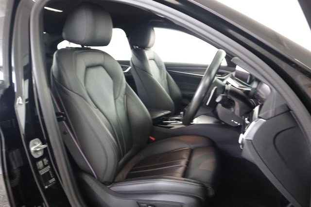 2021 BMW 5 Series - Photo 12