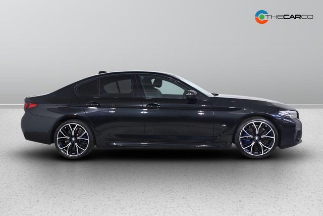 2021 BMW 5 Series - Photo 9