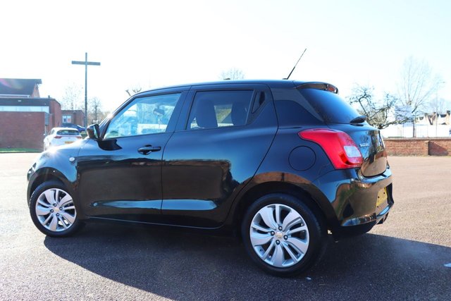 2017 SUZUKI SWIFT - Photo 4