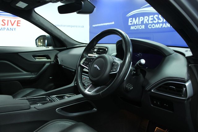 2020 JAGUAR F-PACE - Photo 6