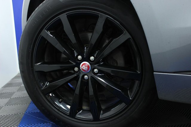 2020 JAGUAR F-PACE - Photo 5