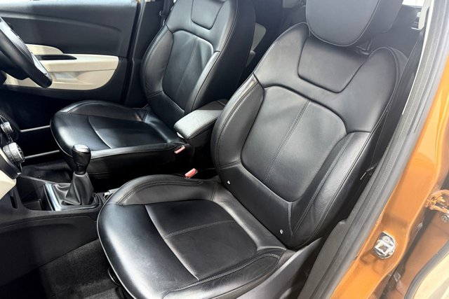 2019 RENAULT CAPTUR 0.9 TCe ENERGY GT Line SUV 5dr Petrol Manual Euro 6 (s/s) (90 ps) - Photo 10