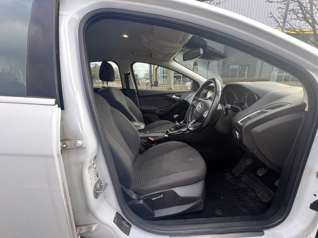 2015 Ford Focus - Photo 2