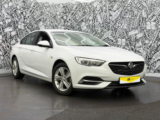 2019 Vauxhall Insignia 1.5L Design 5dr - Photo 4