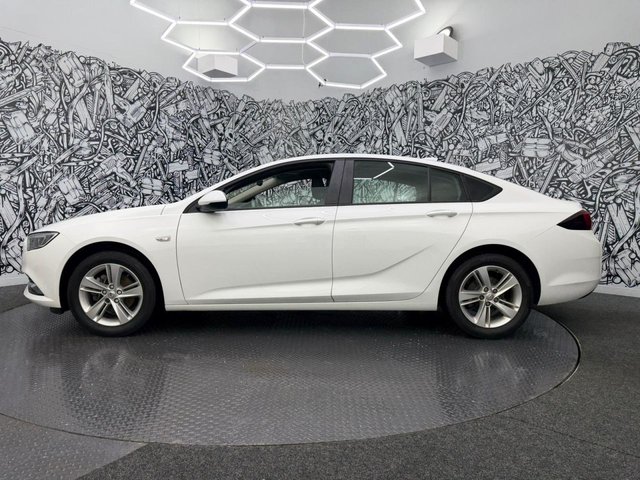 2019 Vauxhall Insignia 1.5L Design 5dr - Photo 12