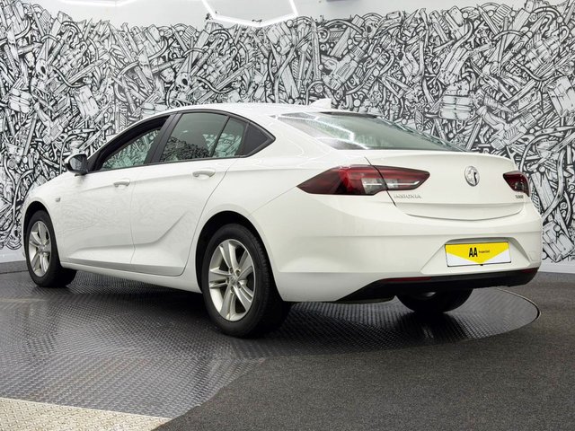 2019 Vauxhall Insignia 1.5L Design 5dr - Photo 8