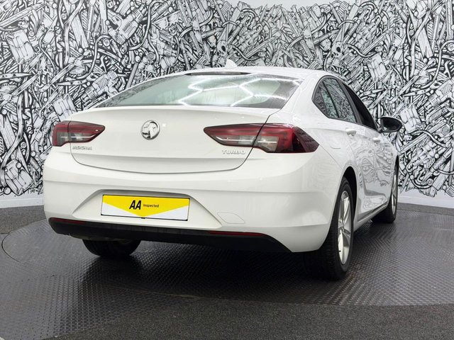 2019 Vauxhall Insignia 1.5L Design 5dr - Photo 10