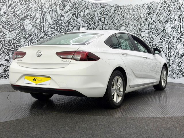 2019 Vauxhall Insignia 1.5L Design 5dr - Photo 11