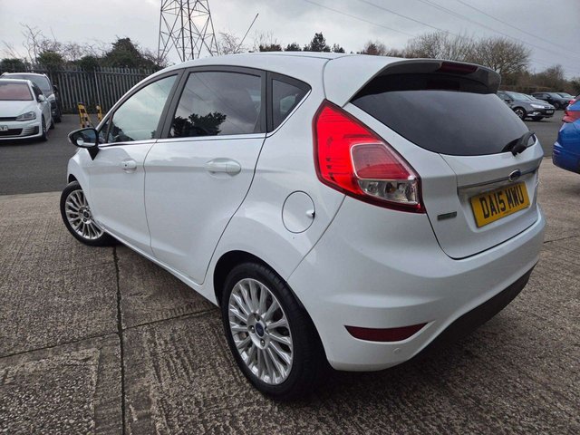 2015 FORD FIESTA 1.0T EcoBoost Titanium Hatchback 5dr Petrol Manual Euro 5 (s/s) (100 ps) - Photo 4
