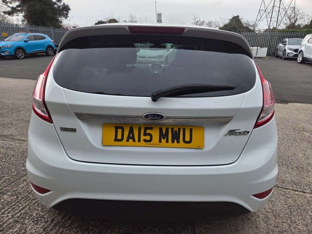 2015 FORD FIESTA 1.0T EcoBoost Titanium Hatchback 5dr Petrol Manual Euro 5 (s/s) (100 ps) - Photo 5