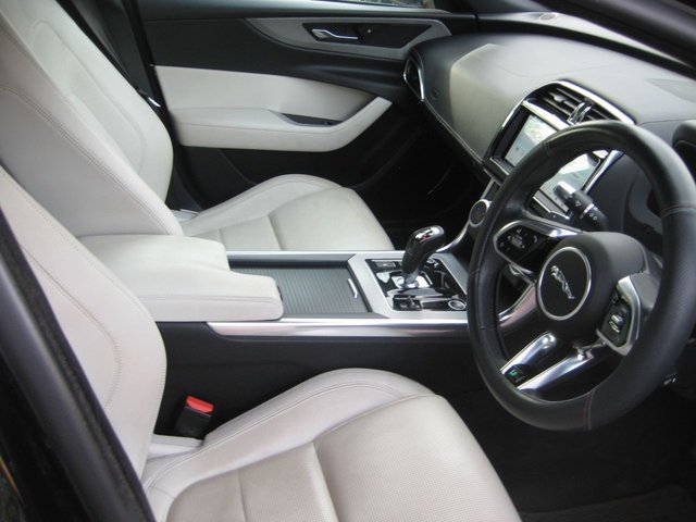 2019 JAGUAR XE 2.0 D180 R-Dynamic S Saloon 4dr Diesel Auto Euro 6 (s/s) (180 ps) - Photo 2