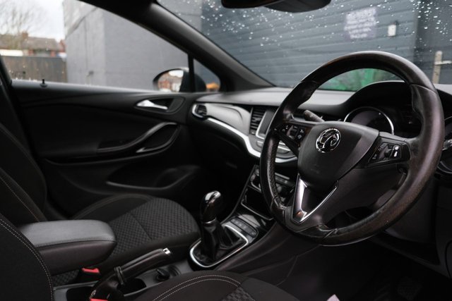 2016 VAUXHALL ASTRA 2016 1.6 CDTi BlueInjection SRi Sports Tourer 5dr Diesel Manual Euro 6 (s/s) (136 ps) - Photo 8