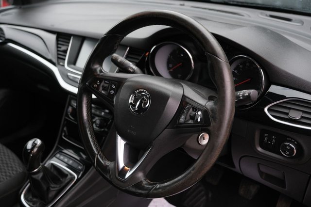 2016 VAUXHALL ASTRA 2016 1.6 CDTi BlueInjection SRi Sports Tourer 5dr Diesel Manual Euro 6 (s/s) (136 ps) - Photo 9