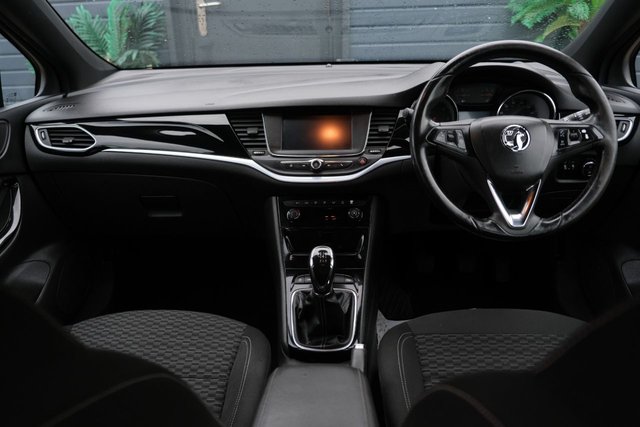 2016 VAUXHALL ASTRA 2016 1.6 CDTi BlueInjection SRi Sports Tourer 5dr Diesel Manual Euro 6 (s/s) (136 ps) - Photo 12